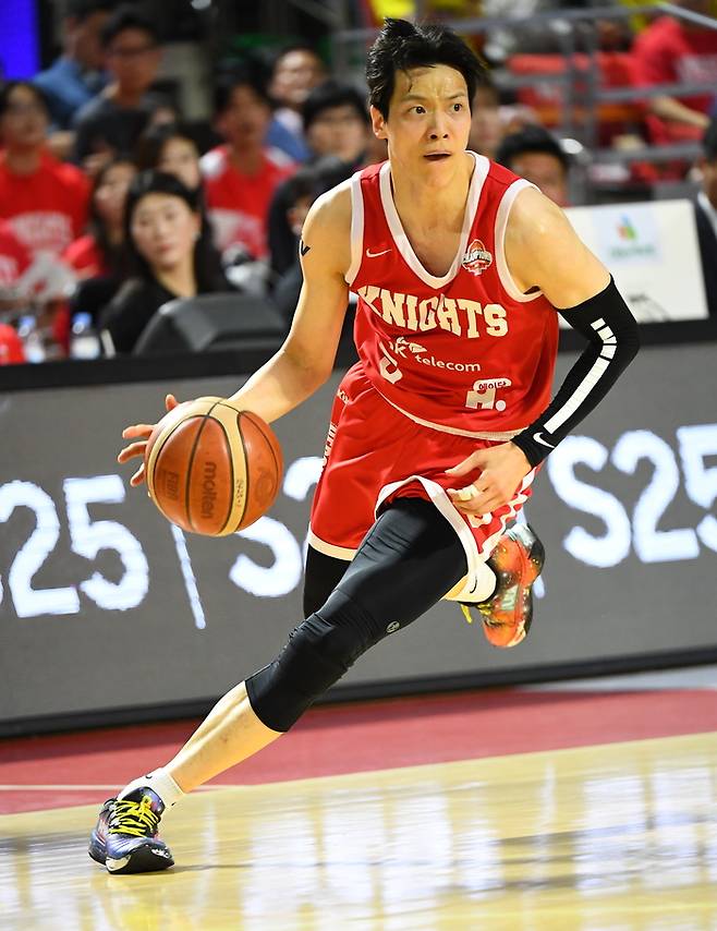 김선형이 세 번째 FA를 선언했다. 과연 SK에 잔류를 택할까. 사진 | KBL