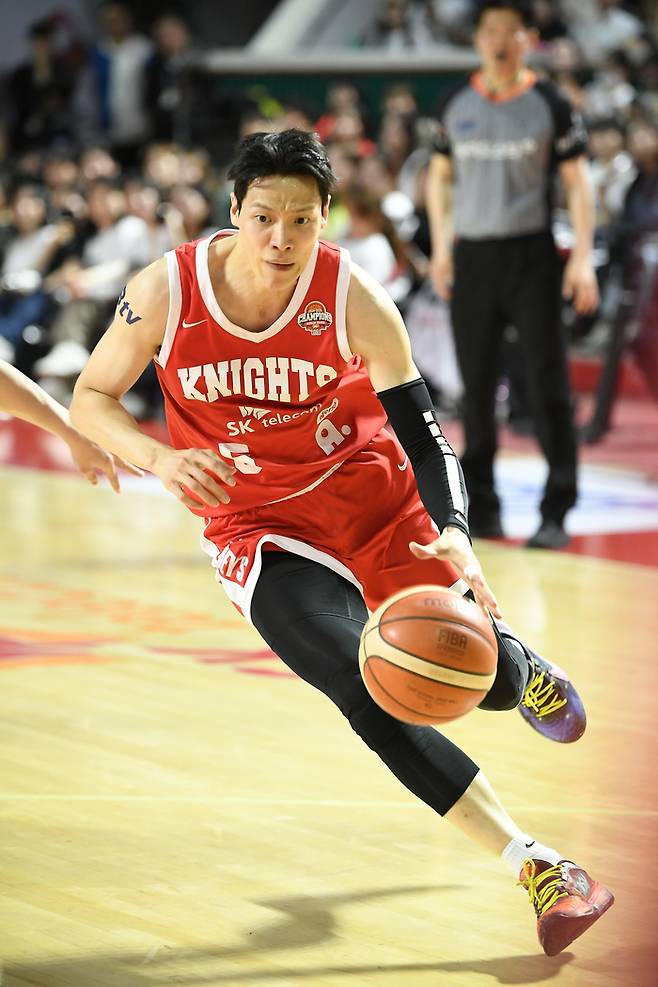 SK 김선형이 드리블 돌파하고 있다. 사진 | KBL