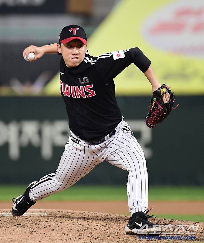 18일 인천 SSG랜더스필드에서 열린 KBO리그 SSG와 LG의 경기. 투구하고 있는 LG 박명근. 인천=송정헌 기자songs@sportschosun.com/2025.04.18/