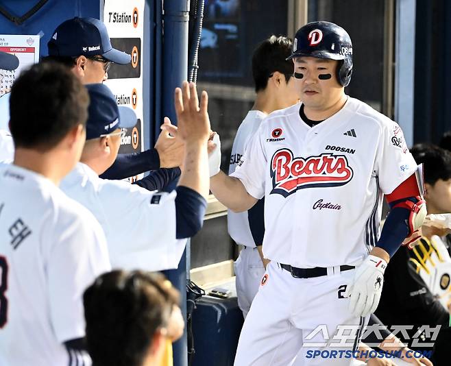 20일 잠실야구장에서 열린 SSG와 두산의 경기, 5회말 1사 1루 두산 양의지가 추격의 2점홈런을 치고 기쁨을 나누고 있다. 잠실=허상욱 기자wook@sportschosun.com/2025.05.20/