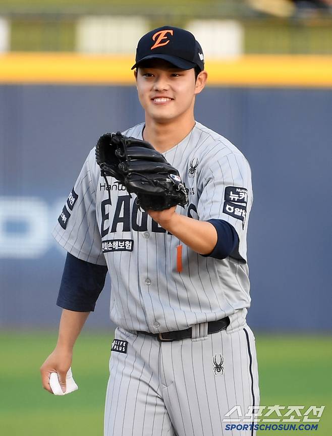 웃으며 마운드에 올랐던 한화 선발 문동주는 이날 157km 강속구를 던지며 6이닝 무실점 호투를 펼쳤다.