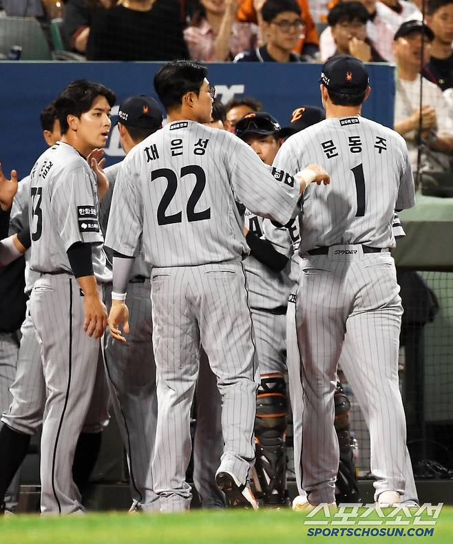 20일 울산 문수야구장에서 열린 NC 다이노스와 한화 이글스의 경기. 한화 문동주가 더그아웃으로 향하고 있다. 울산=박재만 기자pjm@sportschosun.com/2025.05.20/