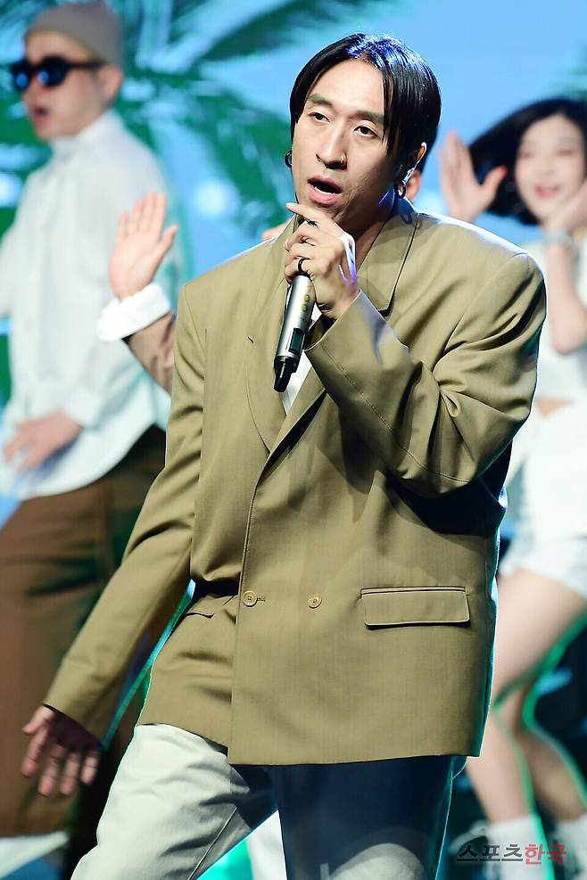 '위시 코요태(WISH KOYOTE)'발매 기념 미디어 쇼케이스에 참석한 혼성그룹 코요태(김종민, 신지, 빽가) 빽가. ⓒ이혜영 기자 lhy@hankooki.com