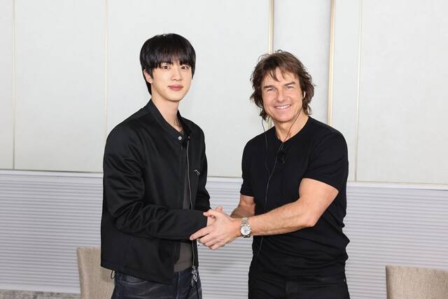 방탄소년단 진(왼쪽)과 할리우드 배우 톰 크루즈가 만났다. /롯데엔터테인먼트