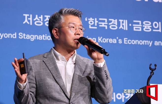 윤여현 삼일PwC 파트너가 21일 서울 중구 웨스턴조선호텔에서 열린 '2025 아시아금융포럼(Asisn Financial Forum 2025)'에 참석, '책무구조 시행에 따른 선제적 금융사고 예방과 대응'이란 주제로 강연하고 있다. 2025.5.21 조용준 기자