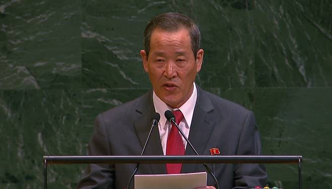 김성 주유엔 북한 대사은 20일 미국 뉴욕 유엔본부에서 열린 북한인권 관련 총회 고위급 회의에서 탈북자들을 향해 '쓰레기'라고 비난했다./유엔