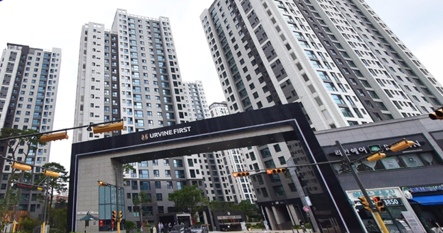 평촌 어바인퍼스트 정문 전경. ⓒ 네이버 거리뷰