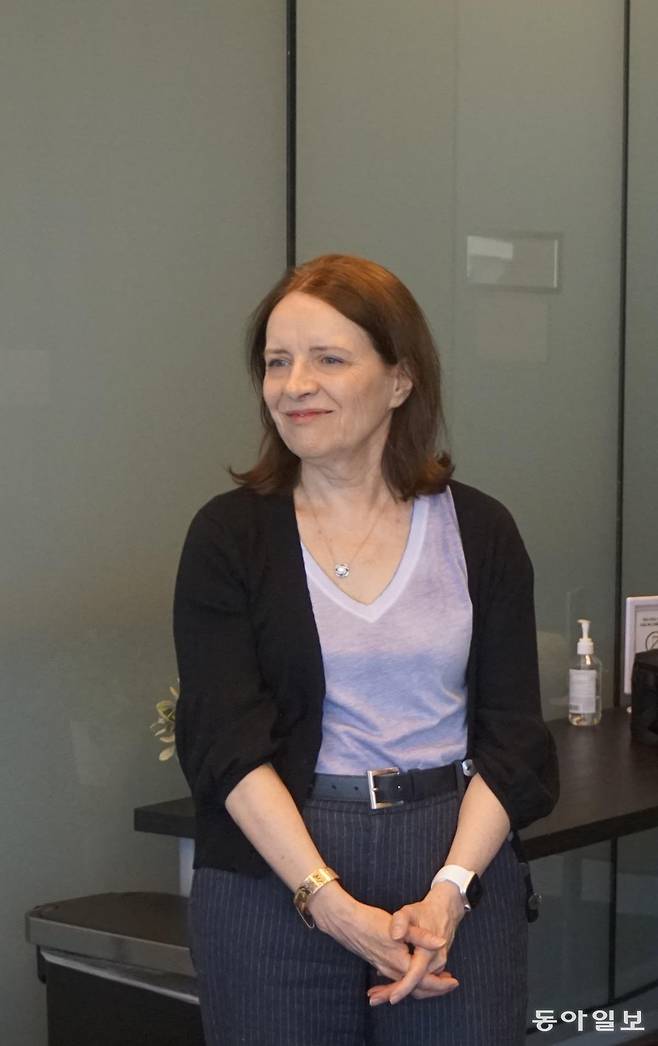 건성 황반변성 환자 대상으로 성체줄기세포 치료제를 개발하고 있는 룩사 설립자 샐리 템플 박사. 이번에 시력안과학회에서 임상 중간발표를 통해 건성 황반변성 치료제 가능성을 열었다. 이진한 의학전문기자·의사 likeday@donga.com