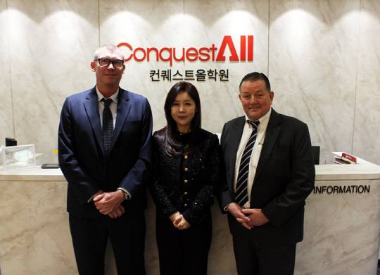 맥쿼리대학교 국제부 부총장, 버팀목학원 원장, ICMS호텔대학교 부총장