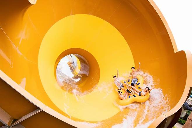 오션월드 '더블토네이도'. 소노인터내셔널 제공