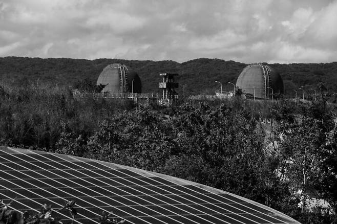 대만전력공사가 18일 0시부로 대만의 ‘마지막 원전’ 마안산 2호기 가동을 중단했다. 사진은 대만 최남단 핑둥현에 있는 마안산 1·2호기 모습. 장영식 사진작가 제공