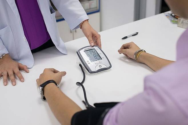 뇌 질환에 가장 큰 영향을 미치는 위험 요인은 고혈압이다. 픽사베이