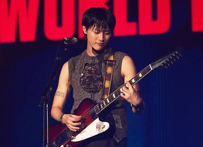 2년 전 발표한 노래 ‘드라우닝’으로 음원 돌풍을 일으키고 있는 가수 우즈(WOODZ). 이담엔터테인먼트 제공