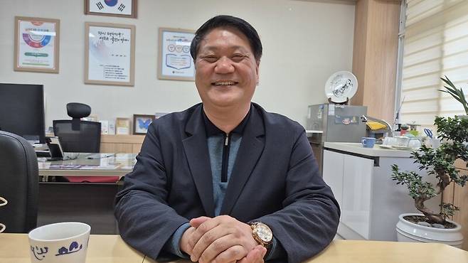 절 문화 등 새날 문화운동을 펴는 김병기 충북 증평 형석고 교장. 오윤주 기자