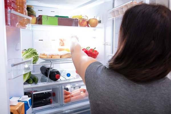 감귤류 과일과 토마토와 같은 산성 식품은 위산 분비를 늘려 자기 전 섭취하면 역류성 질환을 일으킬 수 있다./사진=클립아트코리아