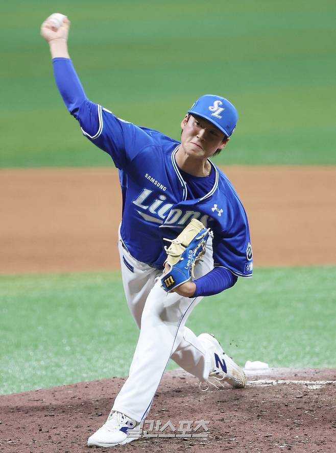 2025 KB0리그 프로야구 키움히어로즈와 삼성라이온즈의 경기가 20일 오후 서울 고척스카이돔에서 열렸다. 9회말 이호성이 구원등판해 피칭을 하고 있다. 고척=김민규 기자 mgkim1@edaily.co.kr /2025.05.20/
