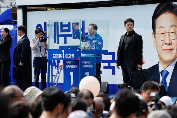더불어민주당 이재명 대선 후보가 21일 인천광역시 부평역 북광장에서 열린 집중유세에서 인천 시민들에게 지지를 호소하고 있다. 2025.5.21 [공동취재] [사진=연합뉴스]
