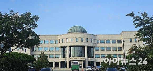 경남도의회 전경. [사진=임승제 기자]