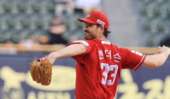 역투하는 SSG 선발투수 앤더슨. 연합뉴스