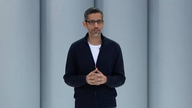 순다르 피차이 구글 최고경영자(CEO)가 20일(현지시간) 미국 마운틴뷰 본사에서 열린 개발자콘퍼런스(I/O)에서 기조연설하고 있다./ 구글 유튜브 캡처