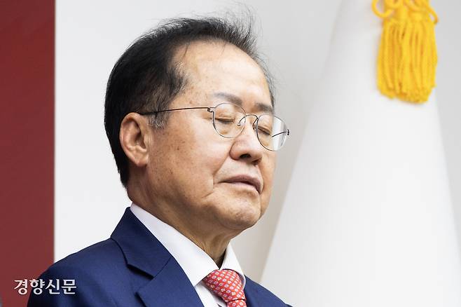 홍준표 전 대구시장인 지난달 29일 서울 여의도 국민의힘 당사에서 열린 제21대 대통령 후보자 3차 경선에서 탈락한 뒤 눈을 감고 있다. 국회사진기자단