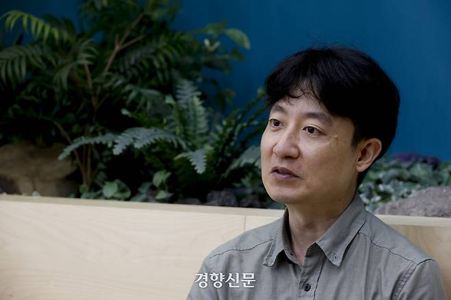 우동걸 국립생태원 박사가 16일 서울 중구 경향신문사에서 산불로 인한 야생동물 피해와 관련한 인터뷰를 하고 있다. 문재원 기자