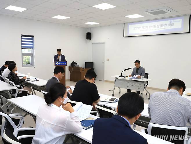 한국섬진흥원은 21일 청사 1층 한섬원아카데미실에서 조 원장 주재로 ‘2025년도 제2차 청렴정책회의’를 개최했다.