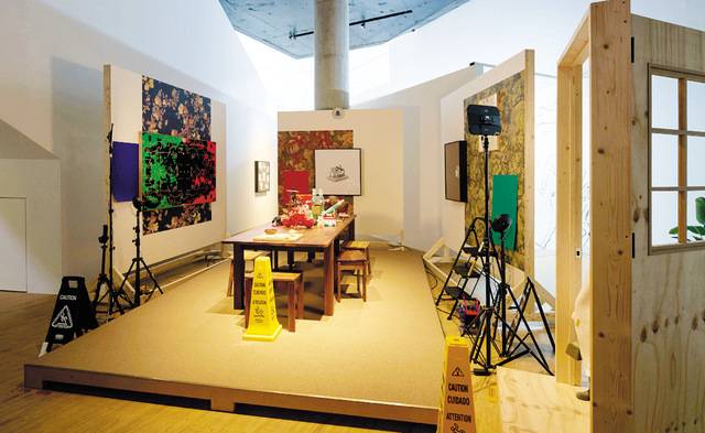 리움이 신진 작가 지원 규모를 아시아로 넓히기 위해 변신을 시도한 '아트스펙트럼 2024'에서 리크리트 티라바닛 예술감독이 꾸민 전시장. 리움 제공