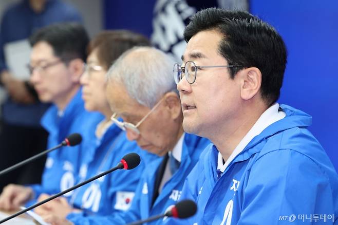[서울=뉴시스] 권창회 기자 = 박찬대 더불어민주당 상임총괄선거대책위원장이 21일 서울 여의도 더불어민주당 당사에서 열린 중앙선거대책위원회의에서 발언하고 있다. 2025.05.21. kch0523@newsis.com /사진=권창회