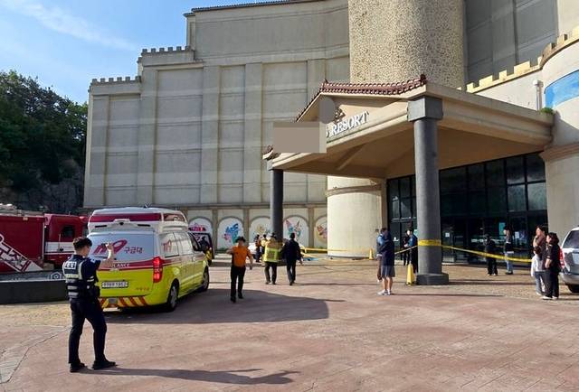 5일 오전 6시 56분쯤 전남 완도군 완도읍의 한 리조트에서 일산화탄소 가스가 누출돼 투숙객 14명이 병원으로 옮겨져 치료를 받고 있다. 전남소방 제공