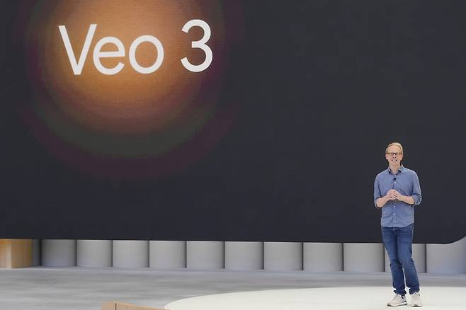 20일(현지 시간) 미국 캘리포니아주 마운틴뷰에서 열린 구글 I/O 행사에서 구글 랩스 앤 제미니 부사장 조쉬 우드워드가 연설하고 있다. [AP]