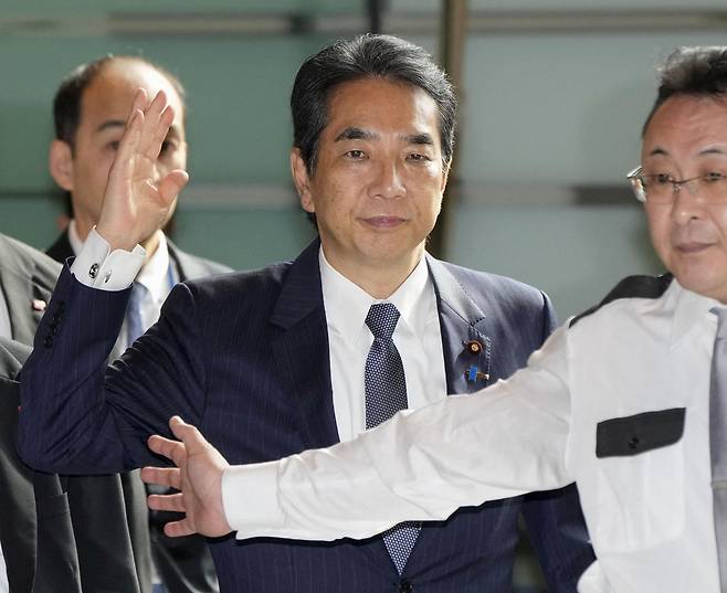 21일 에토 다쿠 일본 농림수산상이 도쿄에 위치한 이시바 시게루 총리의 관저에 도착한 모습. [로이터]