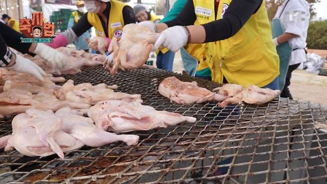 백종원 대표는 여러 지역 축제에 참여하며 지역 경제 활성화에 힘 쓰는 모습을 보여 왔다.[백종원 유튜브]