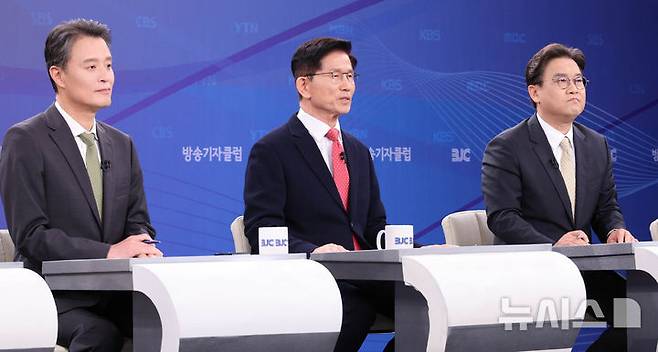 [서울=뉴시스] 국회사진기자단 = 김문수 국민의힘 대선 후보가  21일 경기도 고양  MBN 미디어센터에서 열린 한국방송기자클럽 대선 후보 초청 토론회에서 발언하고 있다. 2025.05.21. photo@newsis.com