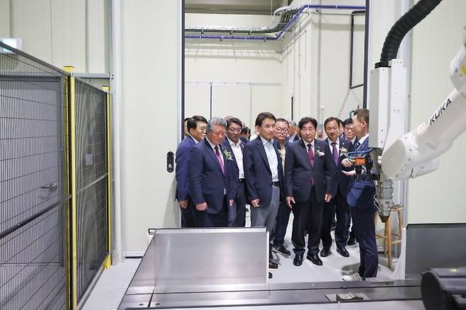 [춘천=뉴시스] 21일 강원특별자치도(도지사 김진태. )는 21일 횡성군 묵계리 일원에서 ‘경상용 특장 시작차 제작 지원센터’ 준공식을 가졌다 고 밝혔다. 강원특별자치도 제공. *재판매 및 DB 금지