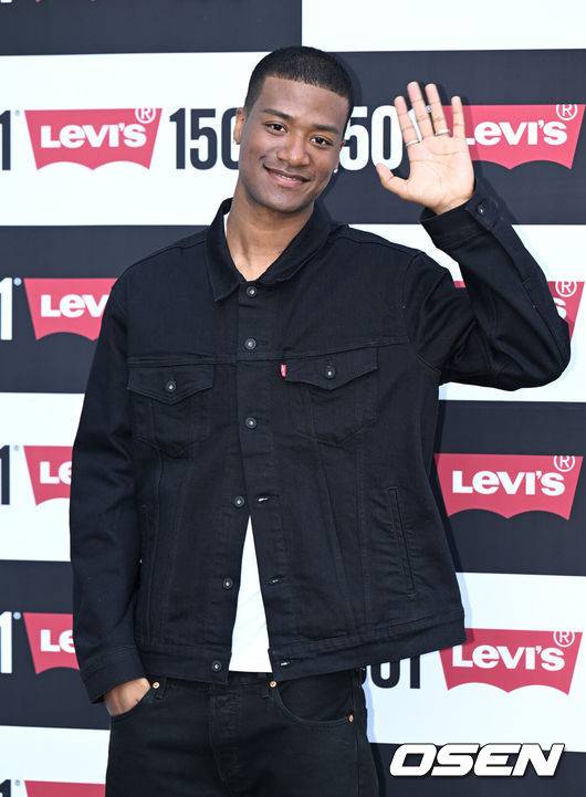 [OSEN=이대선 기자] 20일 오후 서울 서초구 서울웨이브아트센터에서 의류 브랜드의 포토콜 행사가 열렸다.모델 한현민이 포즈를 취하고 있다./sunday@osen.co.kr