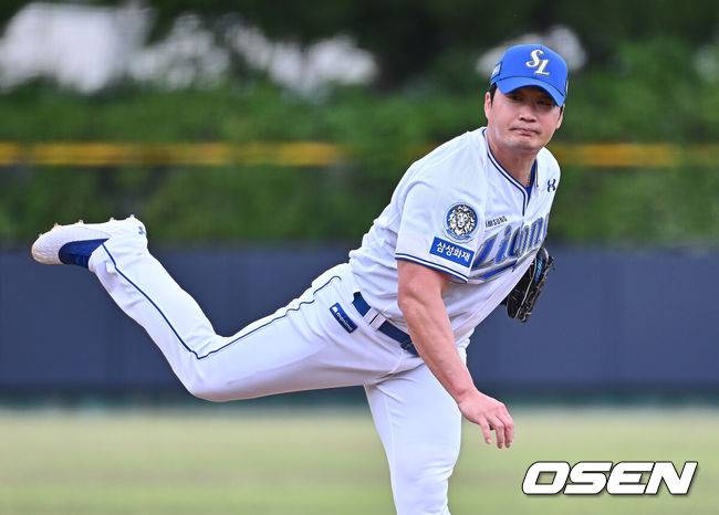 [OSEN=경산, 이석우 기자] 21일 경산 삼성라이온즈볼파크에서 2025 KBO 퓨처스리그 삼성 라이온즈와 롯데 자이언츠의 경기가 열렸다. 홈팀 삼성은 최예한이, 방문팀 롯데는 감보아가 선발 출전했다. 삼성 라이온즈 오승환이 역투하고 있다. 2025.05.21 / foto0307@osen.co.kr