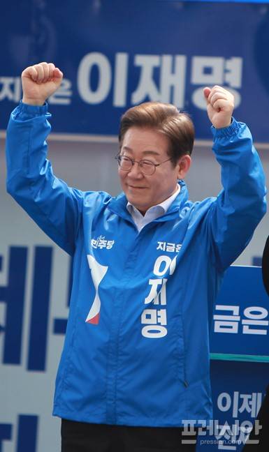 ▲5월17일 광주 김대중컨벤션 광장에서 지지자들에게 인사하는 이재명 후보ⓒ프레시안(백순선)