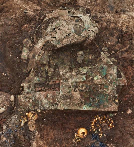 경주 황남동 120-2호분 금동관 출토상태. 국가유산청 제공