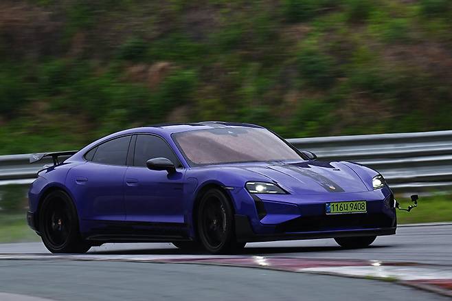 포르쉐 타이칸 터보 GT 바이작 패키지. 사진: 김학수 기자