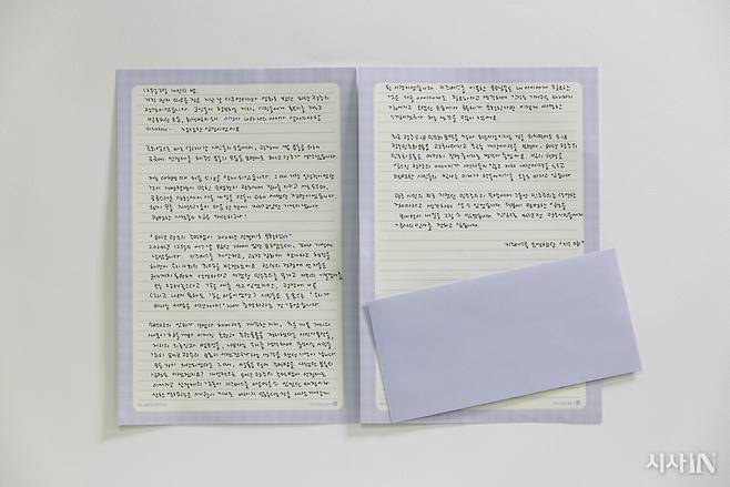 권순영씨는 시민들의 선결제를 보며 45년 전 광주의 주먹밥을 떠올렸다. 권씨는 자신이 한 일을 광주 덕분이라고 적었다.&nbsp; ⓒ시사IN 이명익