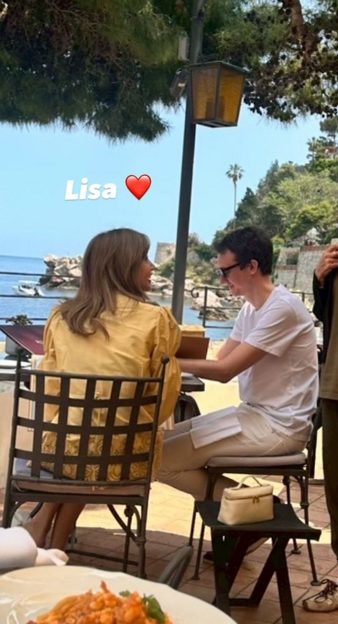 리사가 이탈리아 시칠리아에서 데이트 중인 모습이 포착됐다. X(옛 트위터) 캡처