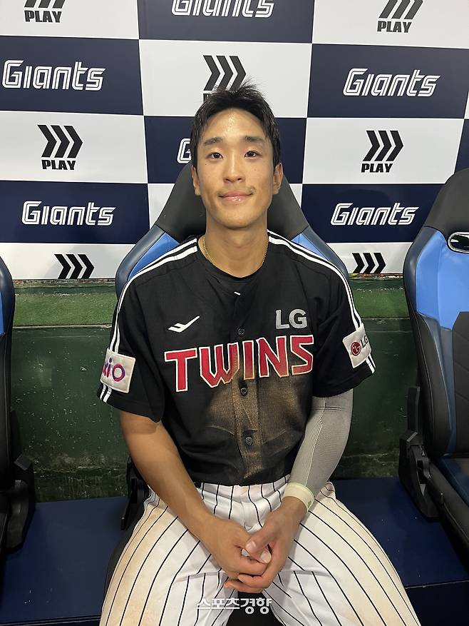 LG 송찬의가 20일 사직 롯데전을 마치고 인터뷰하고 있다. 사직 | 김하진 기자