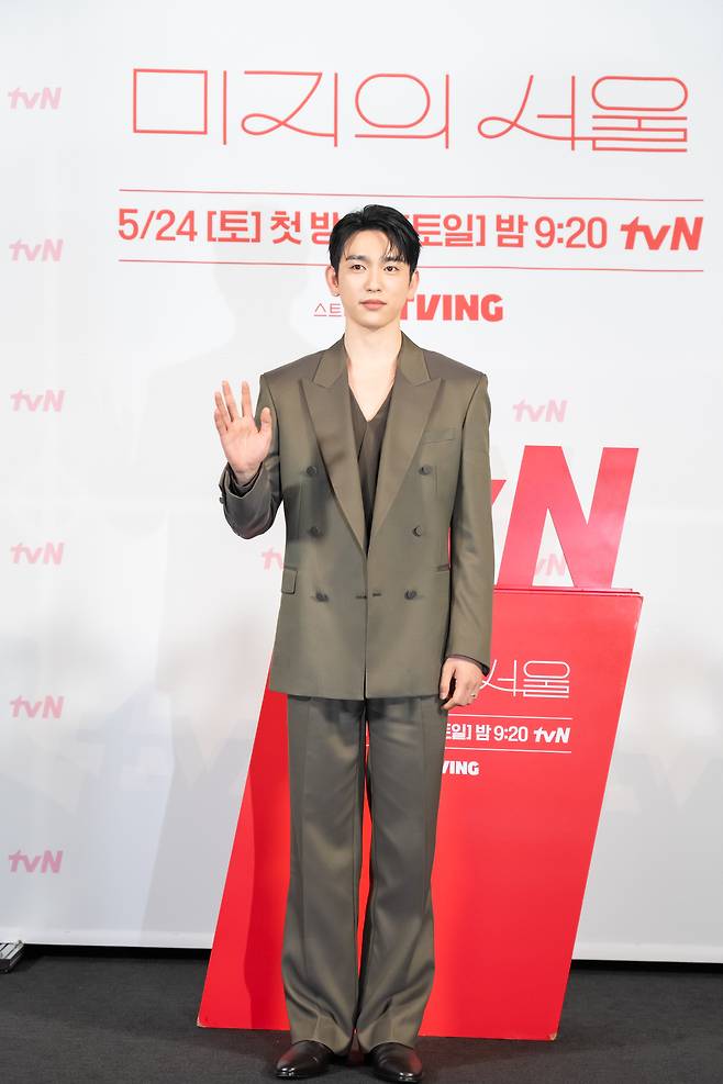 배우 박진영이 21일 오후 서울 영등포구 타임스퀘어 CGV 영등포에서 열린 tvN 새 주말극 ‘미지의 서울’ 제작발표회에 참석해 포즈를 취하고 있다. 사진 tvN