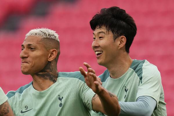 ▲ 환하게 웃으며 훈련한 토트넘 홋스퍼 주장 손흥민. ⓒ연합뉴스/AP