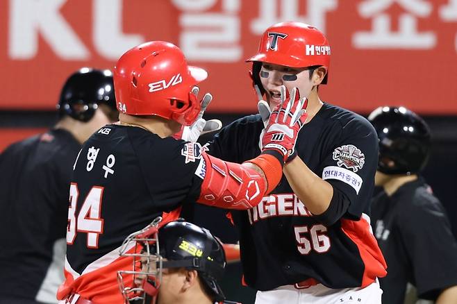 KIA 타이거즈 오선우.(오른쪽) /사진=KIA 타이거즈 제공