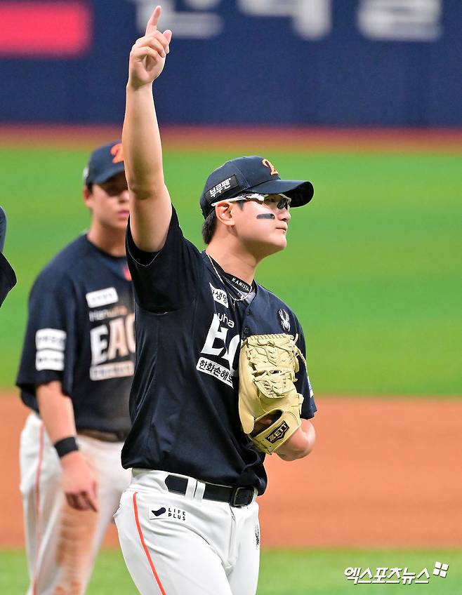 9일 오후 서울 구로구 고척스카이돔에서 열린 '2025 신한 SOL Bank KBO리그' 한화 이글스와 키움 히어로즈의 경기, 한화가 문현빈의 결승 솔로포에 힘입어 키움에 7:5로 승리하며 26년 만에 10연승을 기록했다.  이날 경기에서 승리한 한화 김서현이 기뻐하고 있다. 엑스포츠뉴스 DB