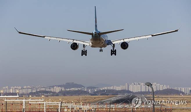 김포공항에 착륙하는 여객기 [연합뉴스 자료사진]