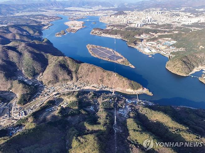 삼악산 호수케이블카에서 바라본 춘천시 [연합뉴스 자료사진]