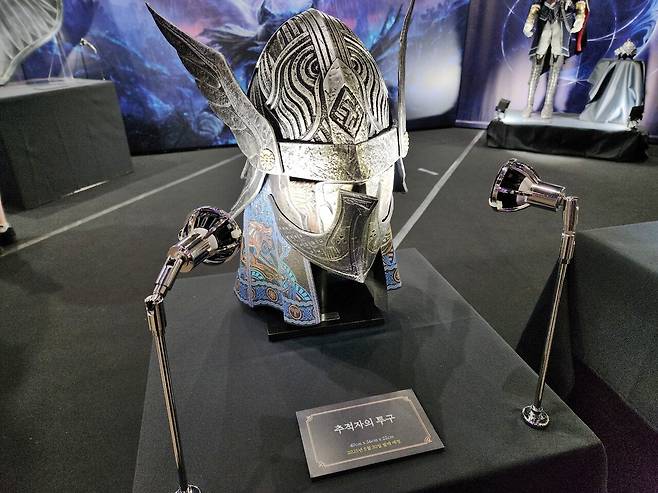 - 9999개 한정 레플리카 '추적자의 투구' 실물&nbsp;